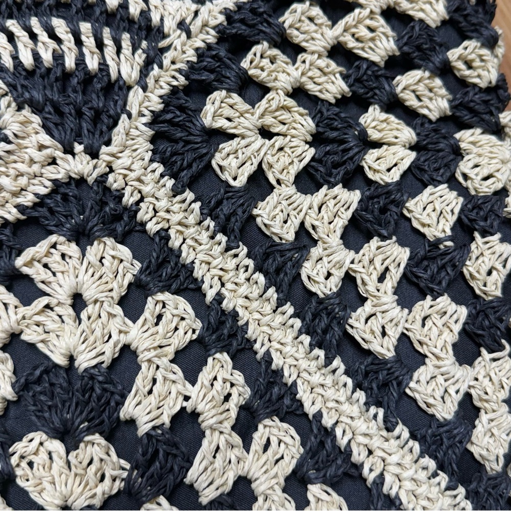 NWOT Wildflowers woven Hobo summer Bag in Black & Cream
Handmade shoulder purse - Picture 3 of 11